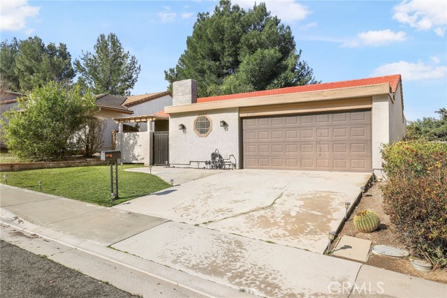 Detail Gallery Image 4 of 42 For 27517 Diane Marie Cir, Saugus,  CA 91350 - 3 Beds | 2 Baths