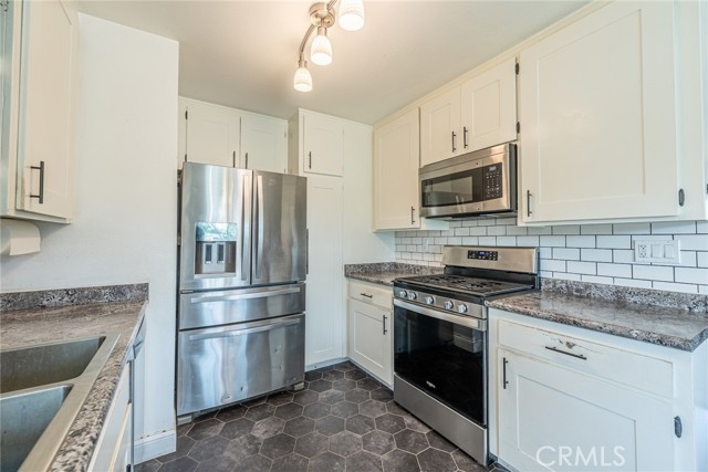 Detail Gallery Image 11 of 38 For 2784 W Pepper Tree Dr, Anaheim,  CA 92801 - 3 Beds | 2 Baths