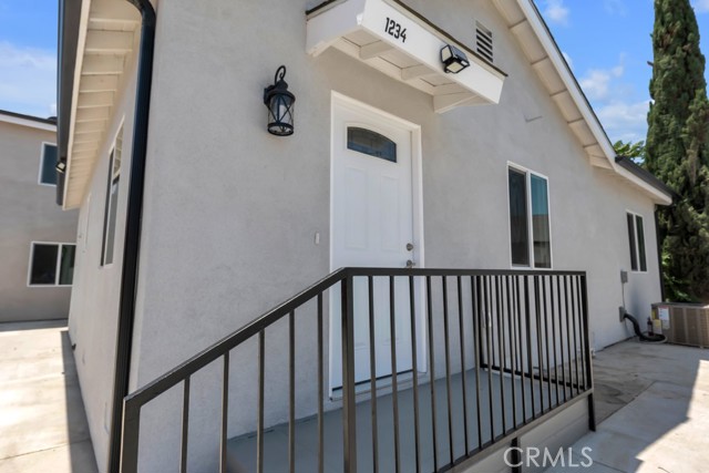 1234 W 89th Street, Los Angeles CA: https://media.crmls.org/medias/c940a272-c8d5-4e40-a2e9-7b799139e587.jpg