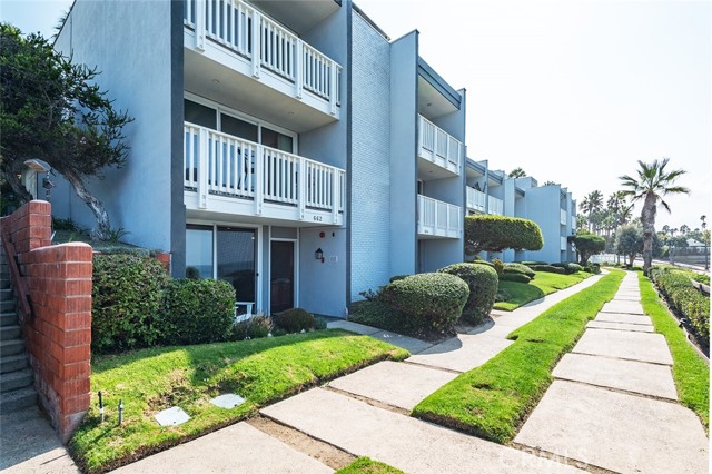 This is a view of Townhouse Building #4. Unit 662 is a ground level end Unit.