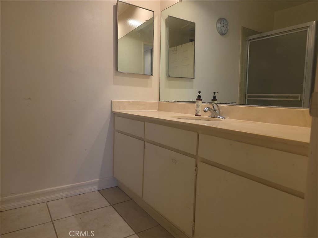 https://media.crmls.org/medias/c9415db8-d286-44f0-879d-be087dc6b673.jpg?preset=X-Large