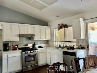 Detail Gallery Image 13 of 18 For 40350 Wood Ct, Palmdale,  CA 93551 - 3 Beds | 2 Baths