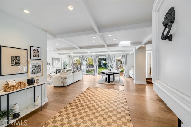 Detail Gallery Image 4 of 30 For 360 Diamond St, Laguna Beach,  CA 92651 - 4 Beds | 3 Baths