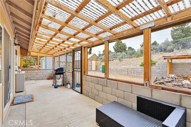 1679 Desert Front Road, Wrightwood CA: https://media.crmls.org/medias/c943f9c6-4faf-4e9d-b195-e2f363f56b78.jpg