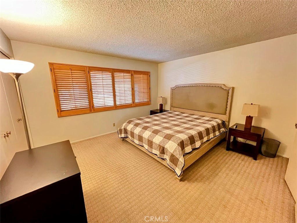 https://media.crmls.org/medias/c9449cf4-c8a2-4bda-b5ac-11cc9616ac58.jpg?preset=X-Large