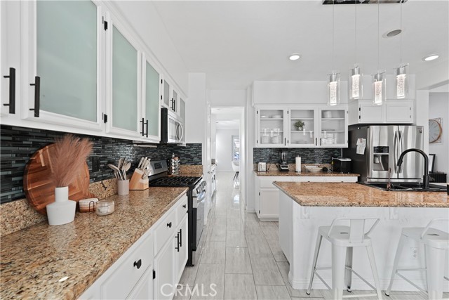 Detail Gallery Image 12 of 56 For 569 Overleaf, San Jacinto,  CA 92582 - 3 Beds | 4 Baths