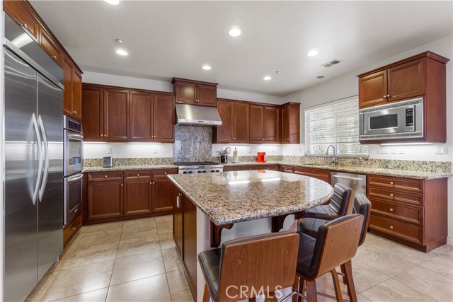 Detail Gallery Image 8 of 33 For 1932 Corte Verbena, Chula Vista,  CA 91914 - 5 Beds | 4/1 Baths