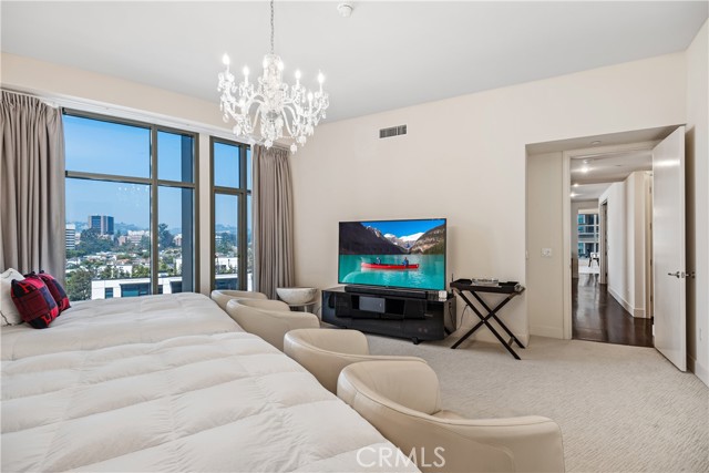 10776 Wilshire Boulevard, Los Angeles CA: https://media.crmls.org/medias/c94694ba-0ada-470d-8ec0-b625416dc5c0.jpg