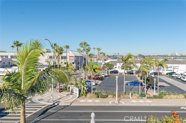 Detail Gallery Image 4 of 32 For 603 E Balboa Bld, Newport Beach,  CA 92661 - 3 Beds | 3 Baths