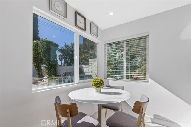 22444 Venido Road, Woodland Hills CA: https://media.crmls.org/medias/c946e433-a412-4a83-88f0-e21535719285.jpg