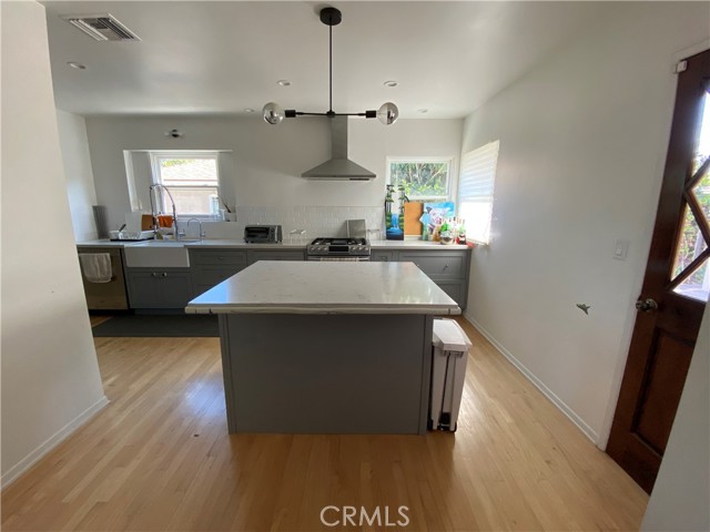 Detail Gallery Image 10 of 23 For 8929 Rathburn Ave, Northridge,  CA 91325 - 3 Beds | 2 Baths