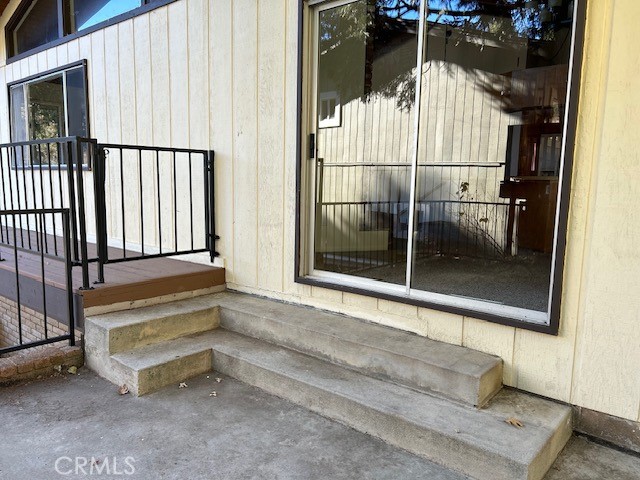 22348 Glenwood, Crestline CA: https://media.crmls.org/medias/c947566f-379f-4066-8f98-bb91a7ad548a.jpg