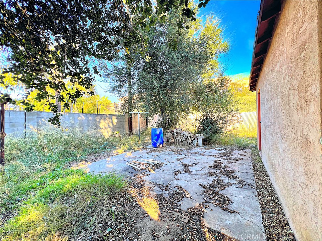 https://media.crmls.org/medias/c9475e02-ac88-4476-8883-82598b331a65.jpg?preset=X-Large