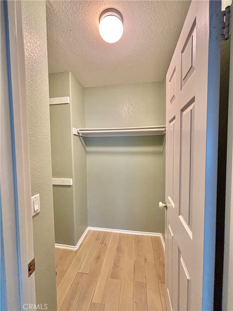 https://media.crmls.org/medias/c9484f7f-b7f7-4821-b807-0151a42ac3e3.jpg?preset=X-Large