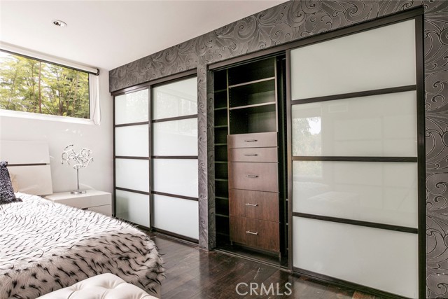 22619 Holanda Road, Woodland Hills CA: https://media.crmls.org/medias/c948c041-1d4c-4dce-8d78-5552bff12826.jpg