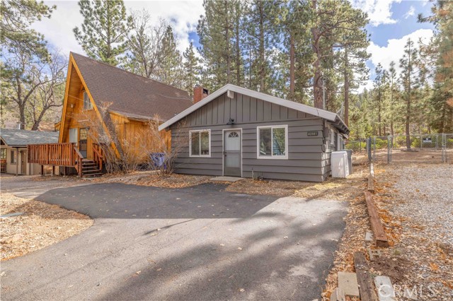 Detail Gallery Image 2 of 26 For 42581 Willow Ave, Big Bear Lake,  CA 92315 - 2 Beds | 1 Baths