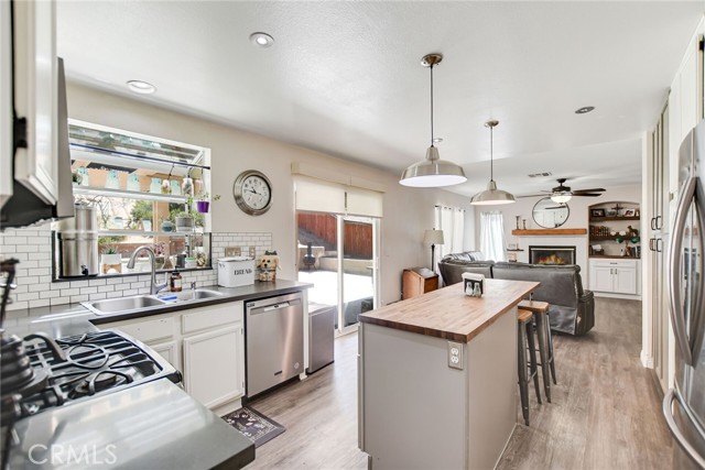 Detail Gallery Image 12 of 42 For 16322 Calle Serena, Moreno Valley,  CA 92551 - 6 Beds | 3 Baths