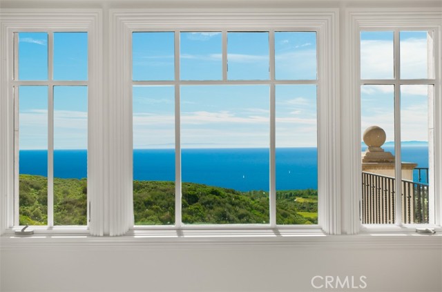 50 Pelican Crest, Newport Coast CA: https://media.crmls.org/medias/c9496f13-b177-4669-b980-08c1a16ea241.jpg