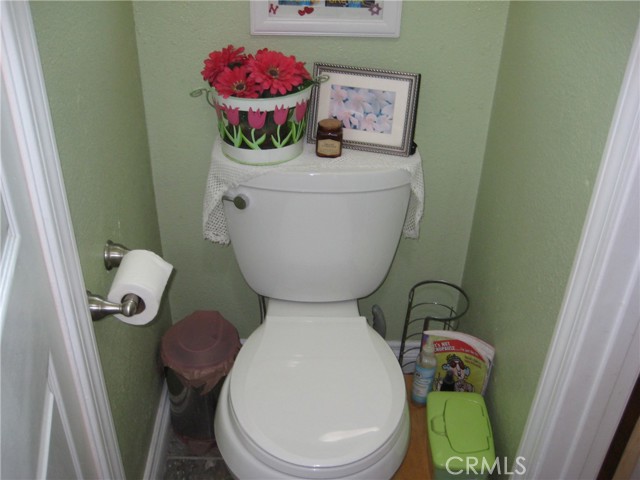 Detail Gallery Image 11 of 27 For 11408 214th, Lakewood,  CA 90715 - 3 Beds | 1/1 Baths