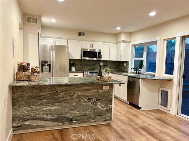 Detail Gallery Image 3 of 24 For 18195 Canyon Ct, Fountain Valley,  CA 92708 - 3 Beds | 2/1 Baths