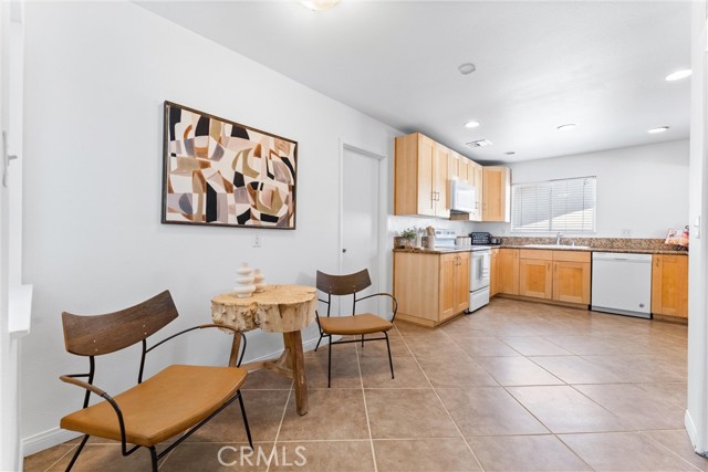 917 N Hart Street, Orange CA: https://media.crmls.org/medias/c94ba220-7701-41be-b0fc-42b7fbd8625e.jpg