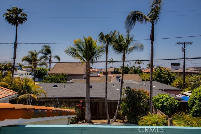 1660 Catalina Avenue, Seal Beach CA: https://media.crmls.org/medias/c94bba9f-6817-4b81-aa63-115731f405d8.jpg