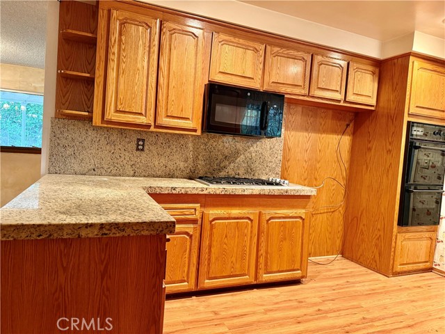Detail Gallery Image 2 of 7 For 11416 Swinton Ave, Granada Hills,  CA 91344 - 3 Beds | 2 Baths