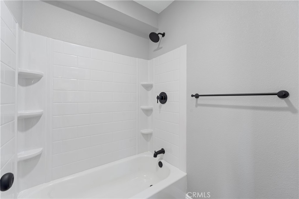 https://media.crmls.org/medias/c94c7fff-2ab3-4fcf-a7c3-2f5f3b53d182.jpg?preset=X-Large