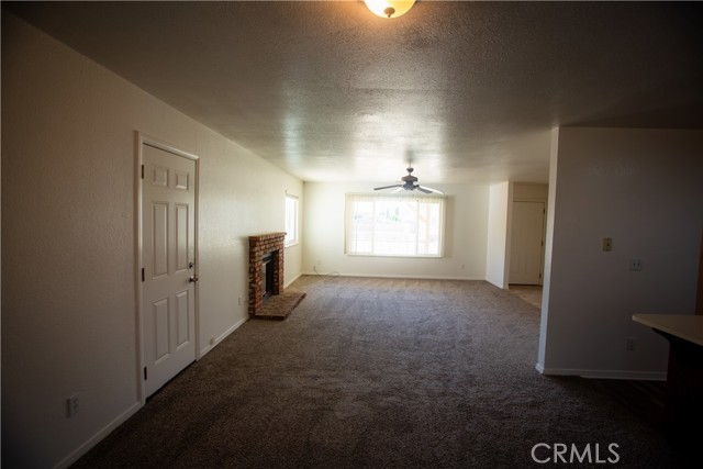 Detail Gallery Image 4 of 11 For 21090 Lone Eagle, Apple Valley,  CA 92308 - 3 Beds | 2 Baths