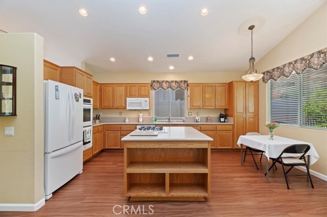 23810 Via Barletta, Murrieta CA: https://media.crmls.org/medias/c94f2786-4f23-454a-85ed-ea9a1c91ffbb.jpg
