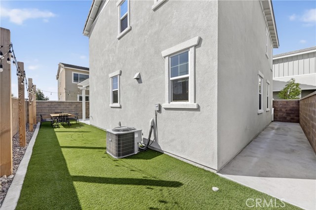 16765 Stags Leap Lane, Fontana CA: https://media.crmls.org/medias/c94fe025-ba27-4b93-9e05-0a2731b5499f.jpg
