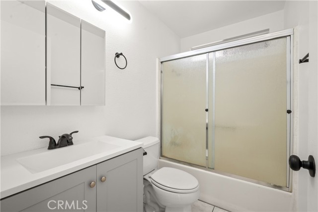 Detail Gallery Image 5 of 39 For 2343 E 17th #202,  Long Beach,  CA 90804 - 2 Beds | 2 Baths