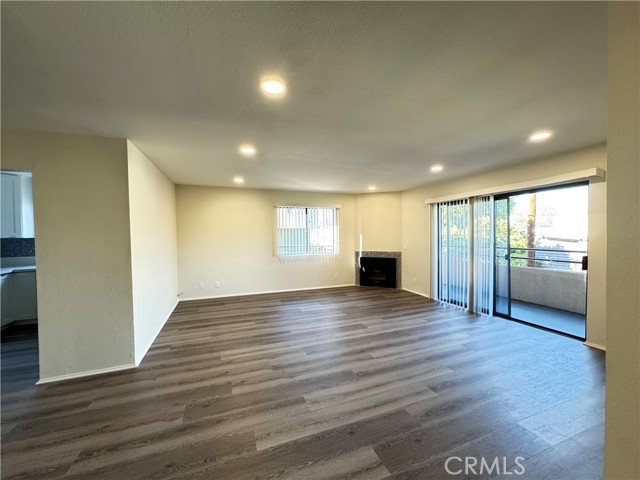 Detail Gallery Image 2 of 27 For 4717 Ben Ave #210,  Valley Village,  CA 91607 - 2 Beds | 2 Baths