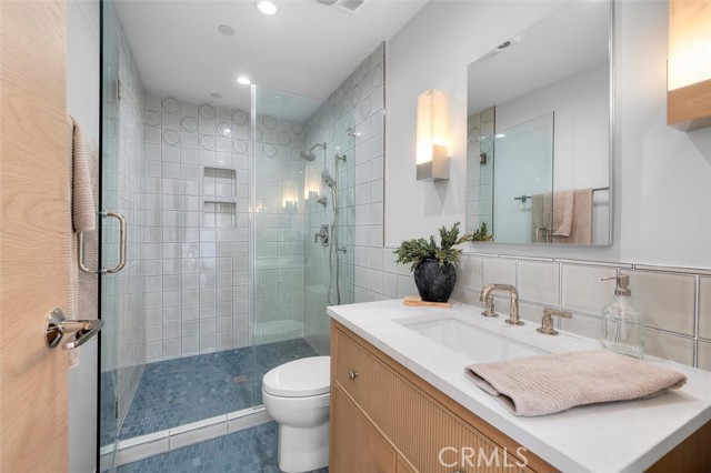 555 Esplanade, Redondo Beach CA: https://media.crmls.org/medias/c950911c-d44d-46d7-9e0a-5f154604f205.jpg