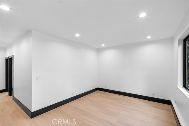 129 Winding Lane, Big Bear City CA: https://media.crmls.org/medias/c9510a15-4b63-4cdf-944d-47d259d183f0.jpg