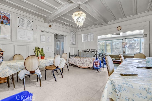 1470 W Adams Boulevard, Los Angeles CA: https://media.crmls.org/medias/c951688e-26ca-4af9-82bd-916832a0401b.jpg