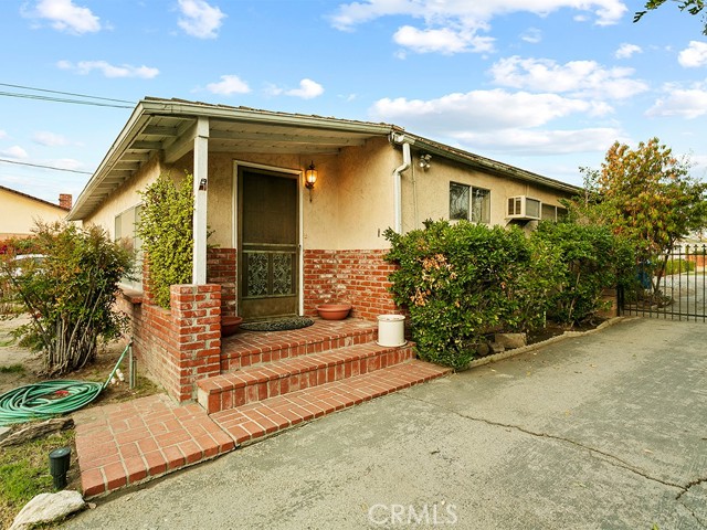 Detail Gallery Image 1 of 1 For 7554 Bellaire Ave, North Hollywood,  CA 91605 - 4 Beds | 2 Baths