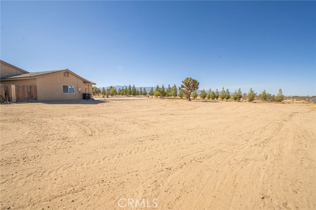 Detail Gallery Image 40 of 62 For 13325 Smith Rd, Phelan,  CA 92371 - 4 Beds | 2/1 Baths