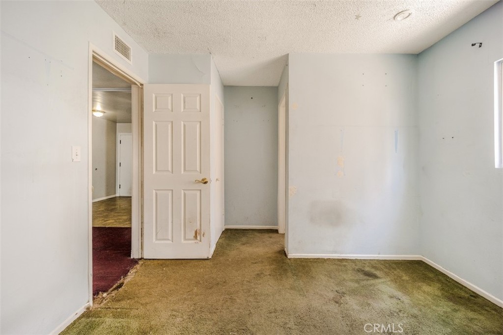 https://media.crmls.org/medias/c9542fe1-d469-4774-8b4b-6a81557f922c.jpg?preset=X-Large