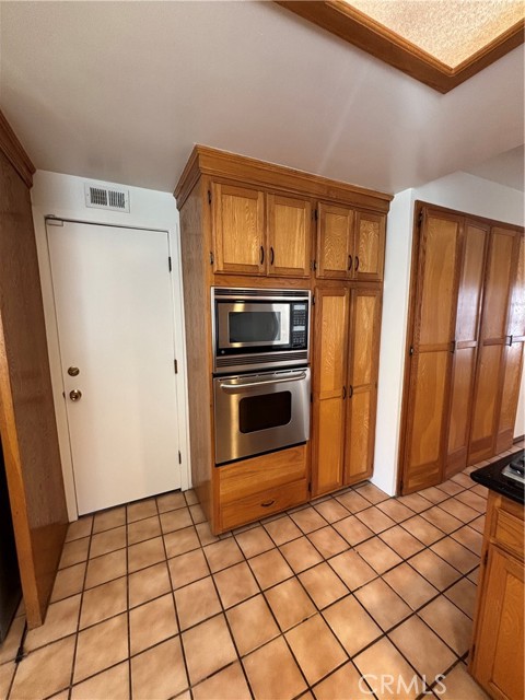 Detail Gallery Image 16 of 47 For 23070 Leonora, Woodland Hills,  CA 91367 - 3 Beds | 4 Baths