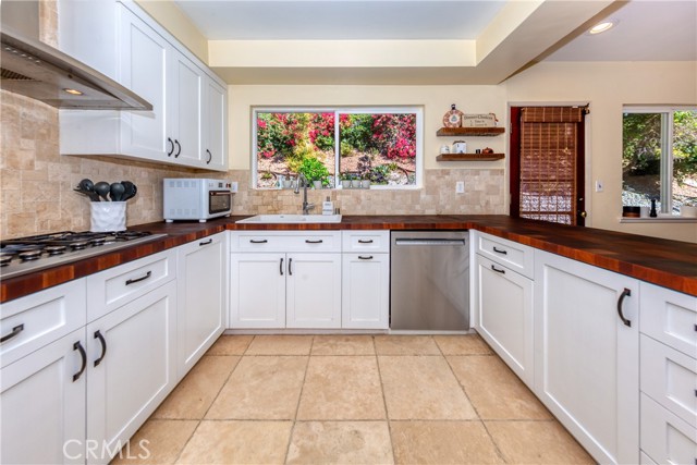 Detail Gallery Image 9 of 30 For 12441 Daryl Ave, Granada Hills,  CA 91344 - 3 Beds | 2/1 Baths