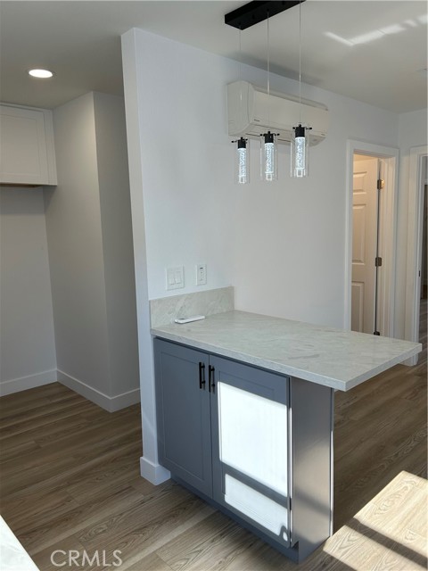 2033 W Burnett Street, Long Beach CA: https://media.crmls.org/medias/c9548989-f0a7-4d31-942b-8cb79d222f18.jpg