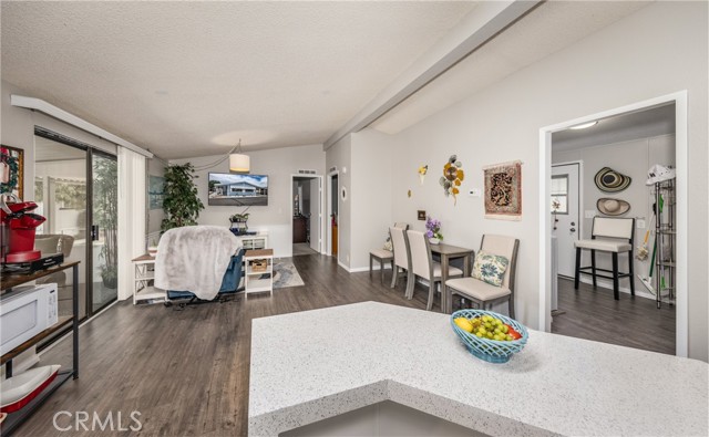 5001 W Florida Avenue, Hemet CA: https://media.crmls.org/medias/c95539c5-fb1a-490d-b61e-91f55d8971a1.jpg