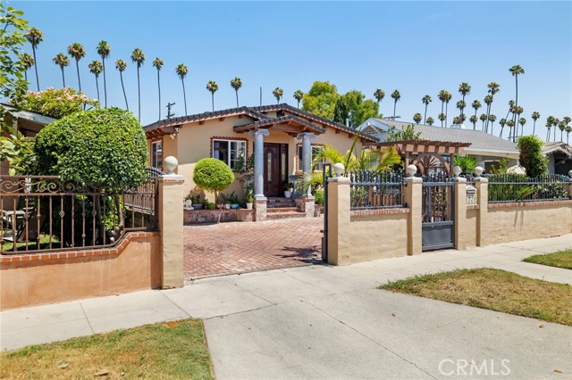 1729 W 51st Place, Los Angeles CA: https://media.crmls.org/medias/c9556b44-96c6-4677-a977-e8e80af619c3.jpg