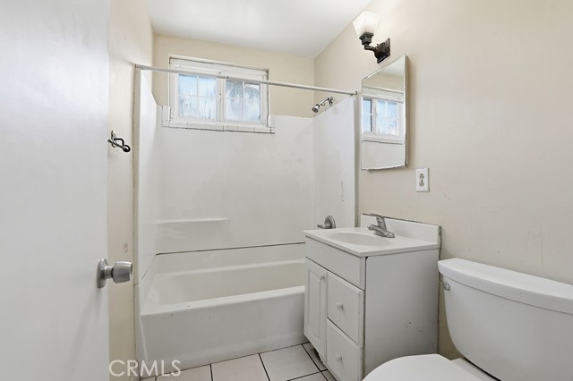 Detail Gallery Image 4 of 41 For 726 Weelo Dr, Costa Mesa,  CA 92627 - 4 Beds | 2 Baths