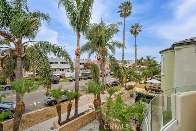 219 6th Street, Huntington Beach, California 92648, 3 Bedrooms Bedrooms, ,3 BathroomsBathrooms,Single Family Residence,For Sale,6th,NP24140778