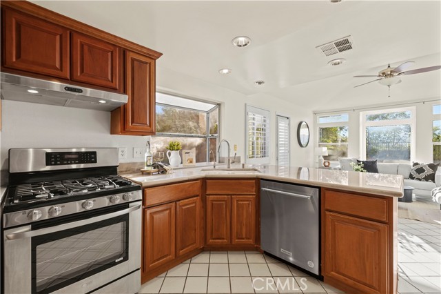 Detail Gallery Image 16 of 38 For 24338 Taranto Ave, Valencia,  CA 91355 - 3 Beds | 2 Baths