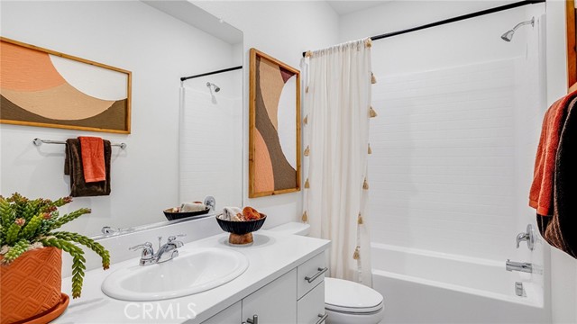 Detail Gallery Image 12 of 26 For 65247 Avenida De Paz, Desert Hot Springs,  CA 92240 - 5 Beds | 3 Baths