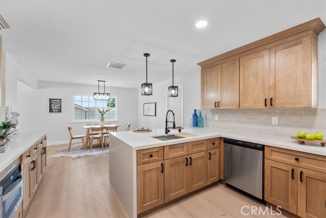 7670 Lakeside Drive, Jurupa Valley CA: https://media.crmls.org/medias/c95709ea-a05c-4209-af54-9a672d4c7b64.jpg