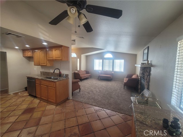 26969 Lakeview Drive, Helendale CA: https://media.crmls.org/medias/c9571cd1-ecdc-4870-ba2f-72816ff20d91.jpg